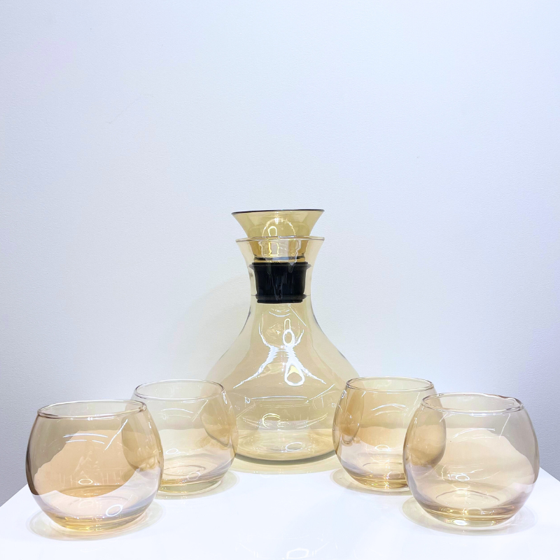 Carafe with 4 cups