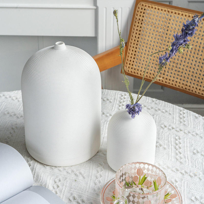 Medium Ripple Vase - White